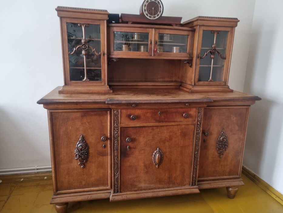 Kredens międzywojenny