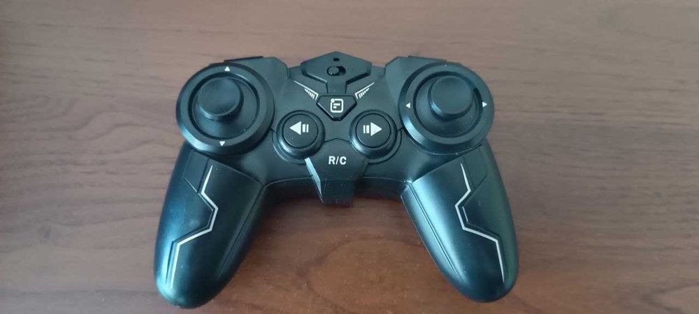 Детская машинка на радиоуправлении АКУЛА S-Drift S883 4WD с дымом