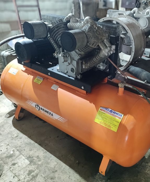 Компресор Remeza LT 100. Компресор для сто