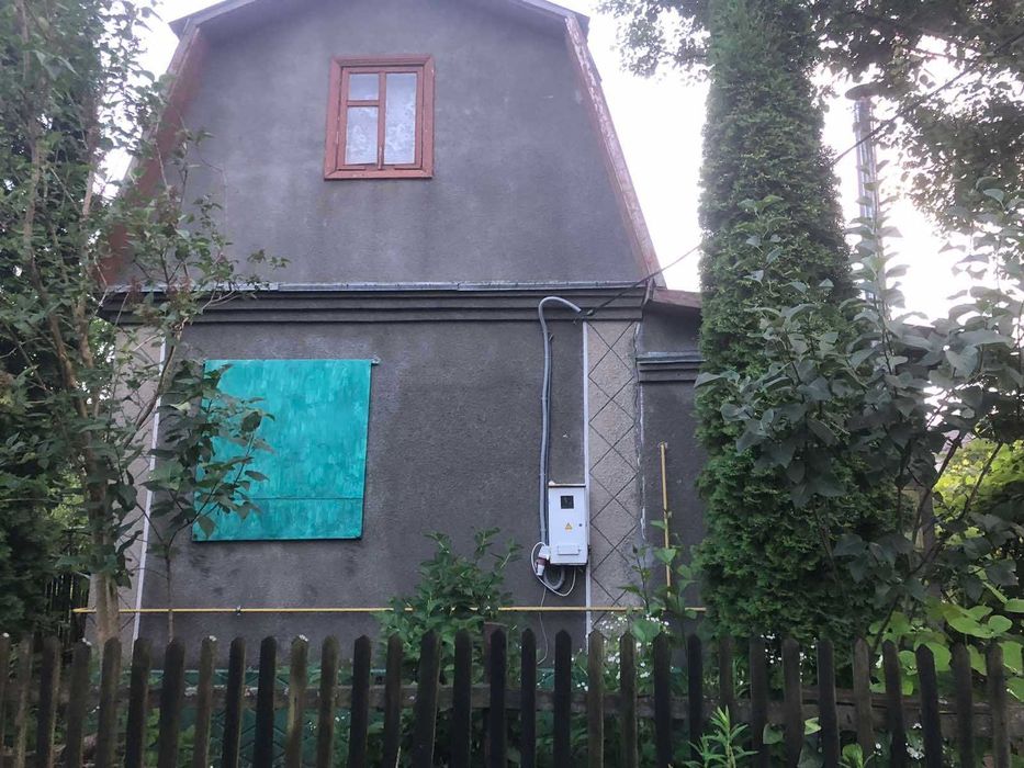 Продам дачний будинок з цегли на два поверхи. Лезнево