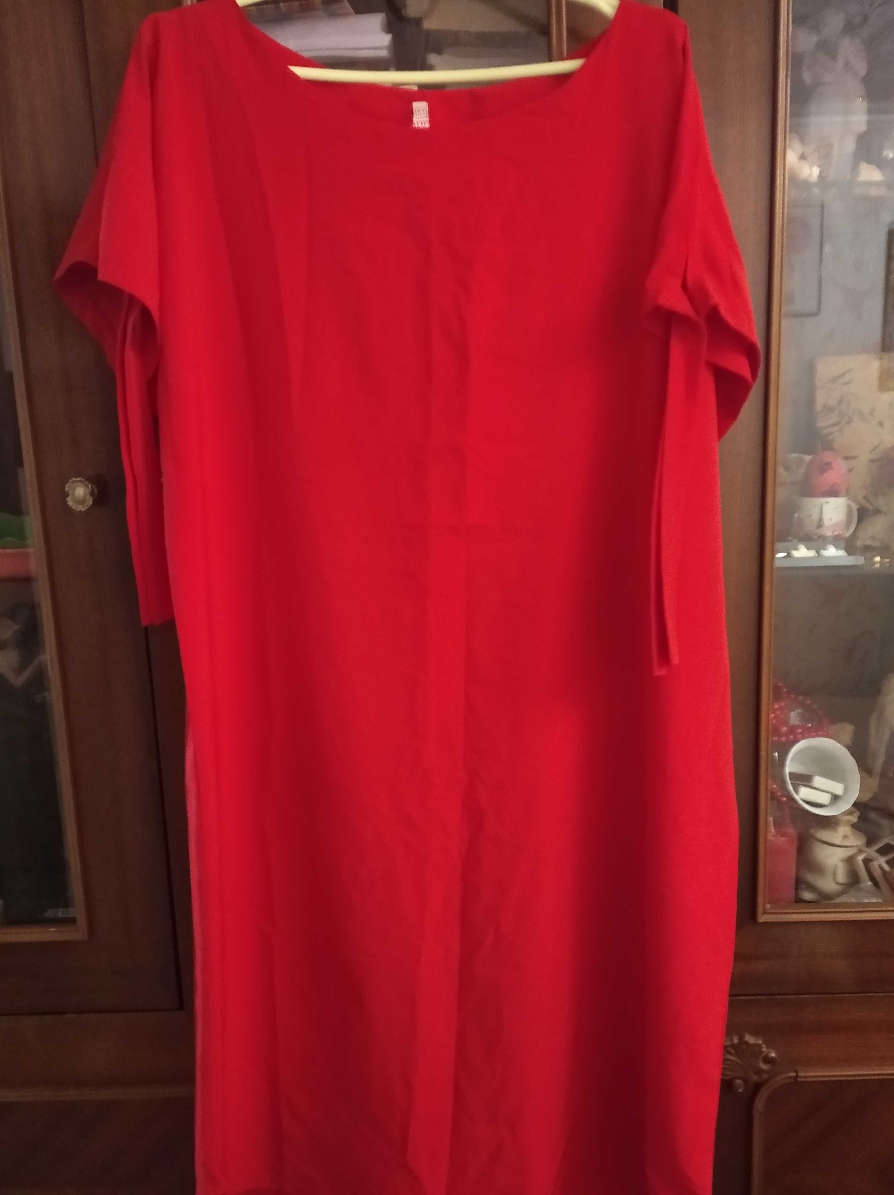 Сукня червоного кольору 54 розмір