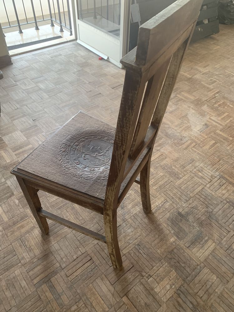 Cadeira antiga para restauro