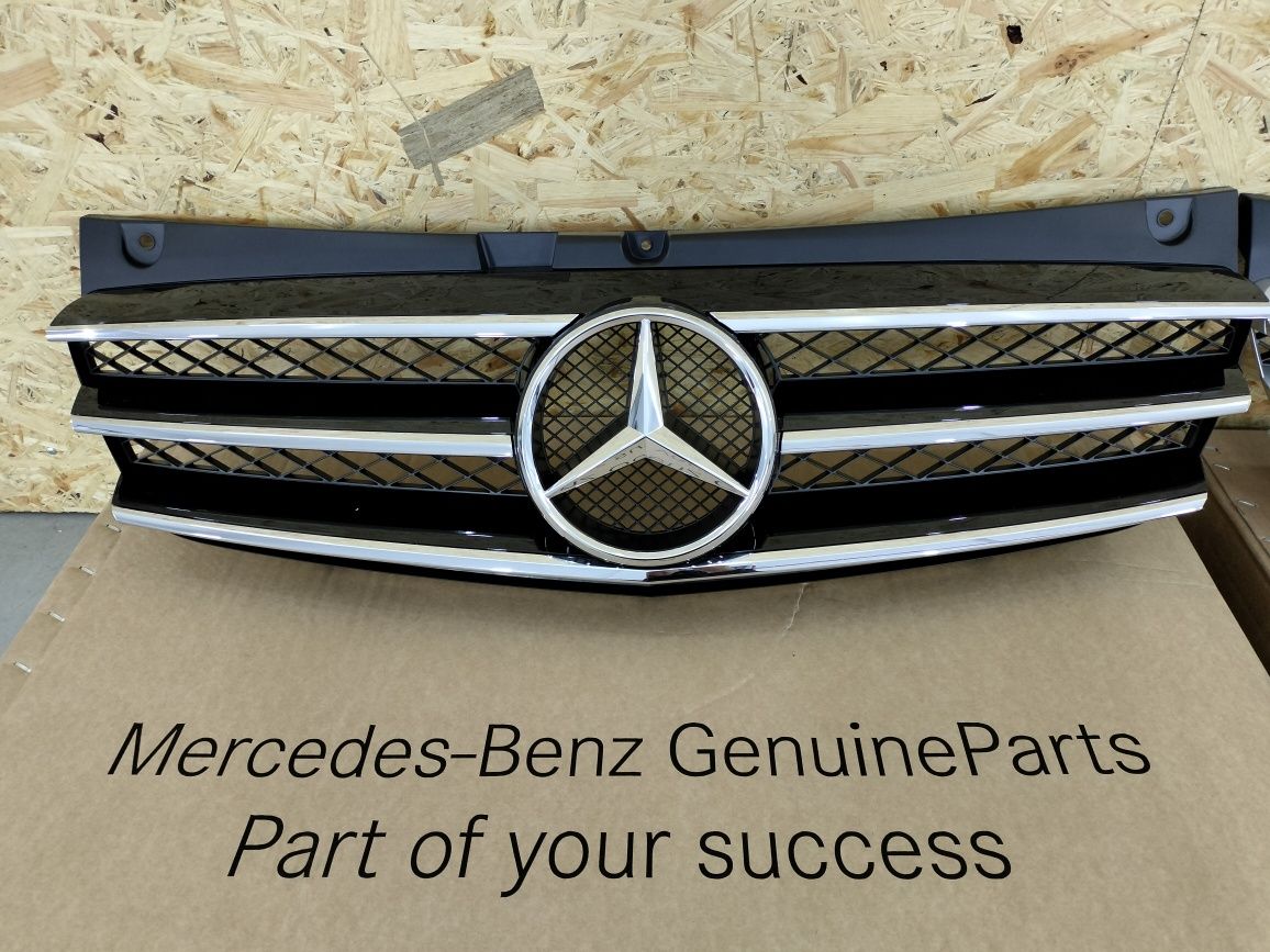 Решітка радіатора хромована рестайл Mercedes Мерседес Viano Віано W639