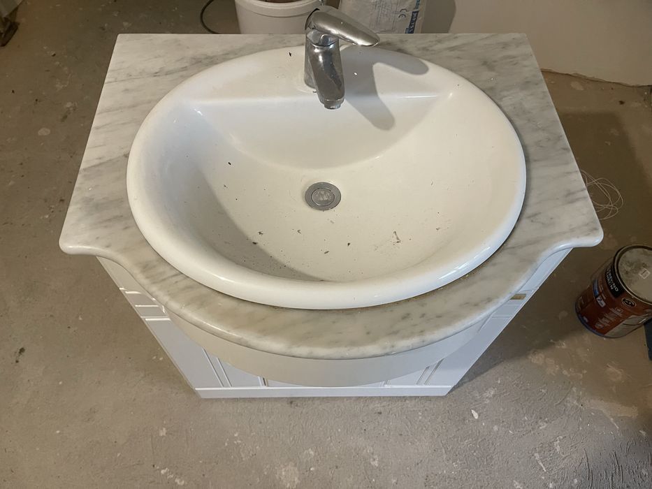 Szafka lazienkowa z umywalką