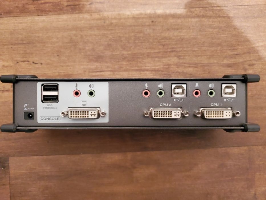 KVM switch iogear GSC1102 на 2 ПК DVI\USB\Audio