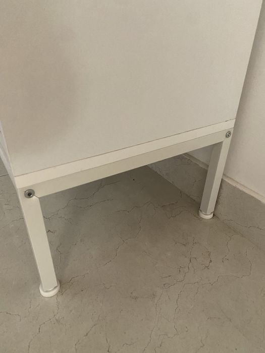 Aparador branco com portas de malha