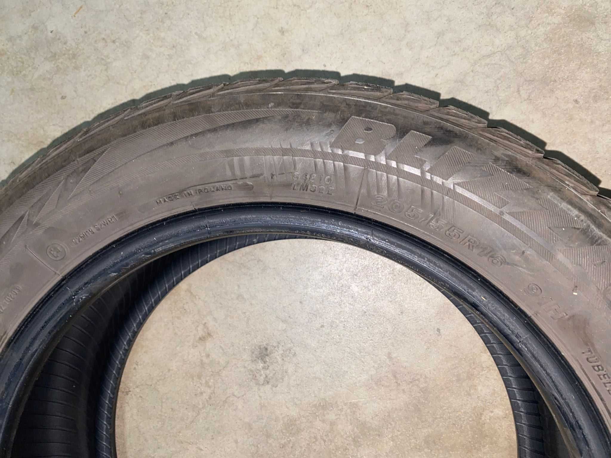 Quatro Pneus BRIDGESTONE 205/55R16 Pouco Usados