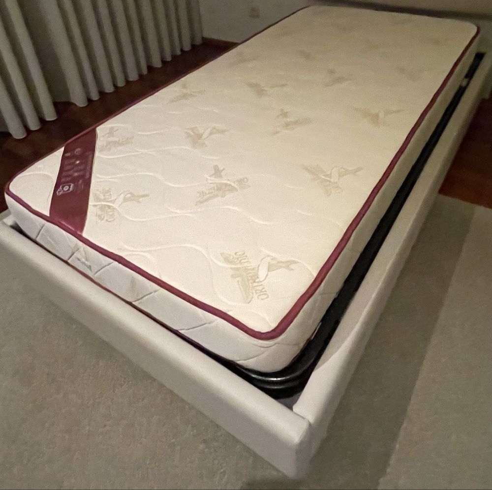 Cama individual moderna - Antarte