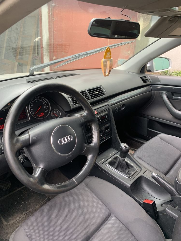 Audi A4 продам машину