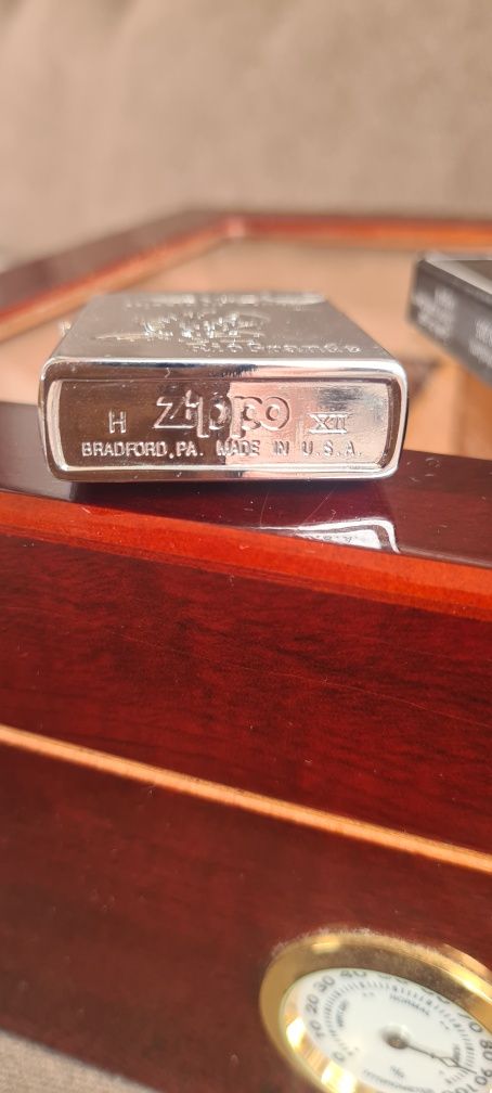 Humidor na cygara plus zapalniczka Zippo i akcesoria