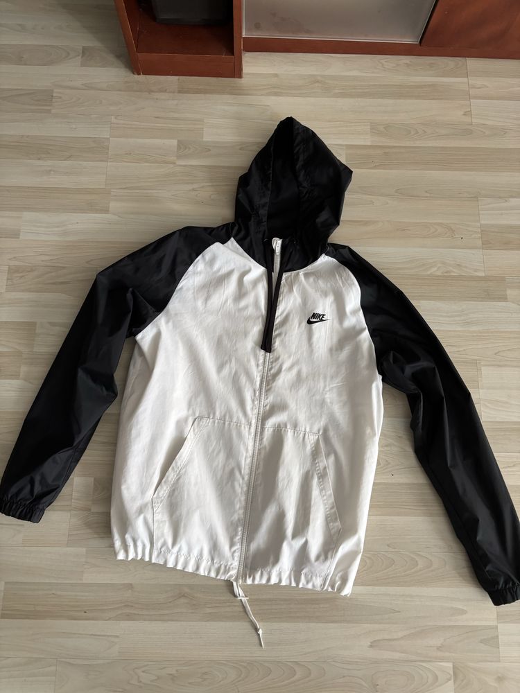 Wiatrówka Nike.