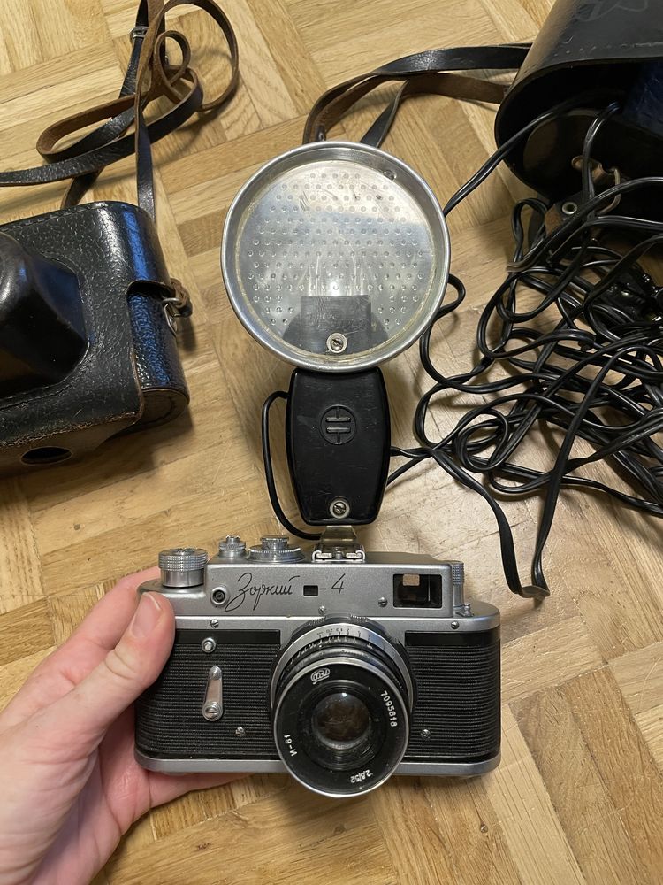 Aparat fotograficzny  zorkij 4 i lampa blyskowa czajka