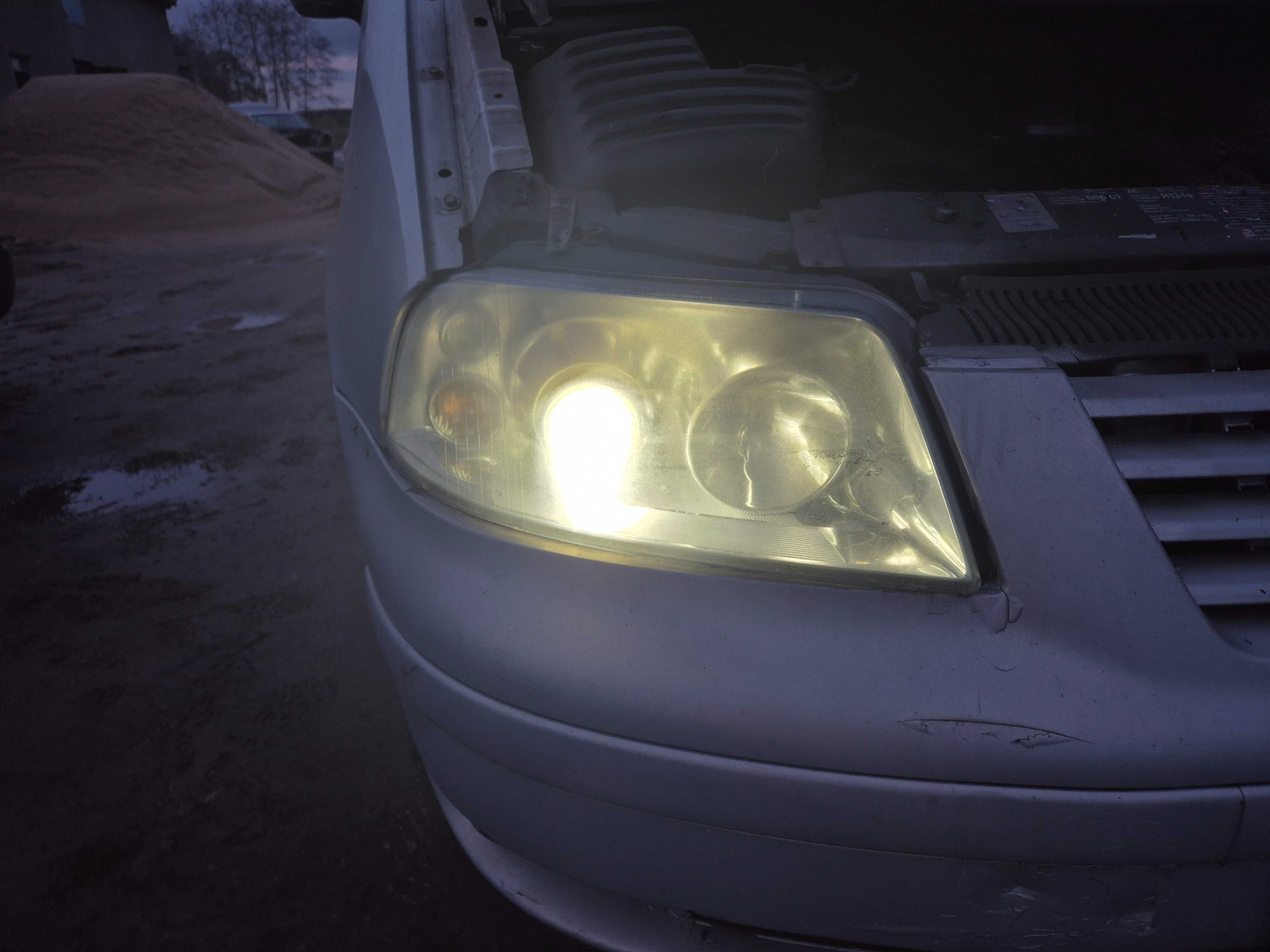 WV Sharan 00-10 Lampy przednie XENON uszkodzone na części