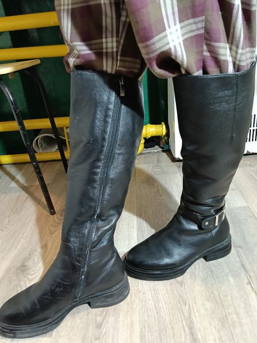 Продам зимові чоботи