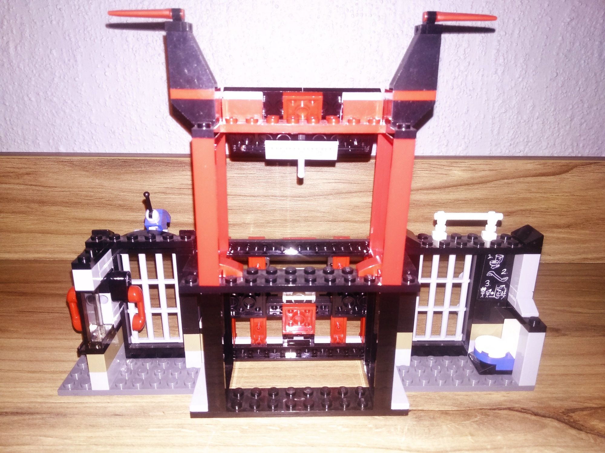 LEGO Ninjago - Ucieczka z więzienia Kryptarium! (70591).