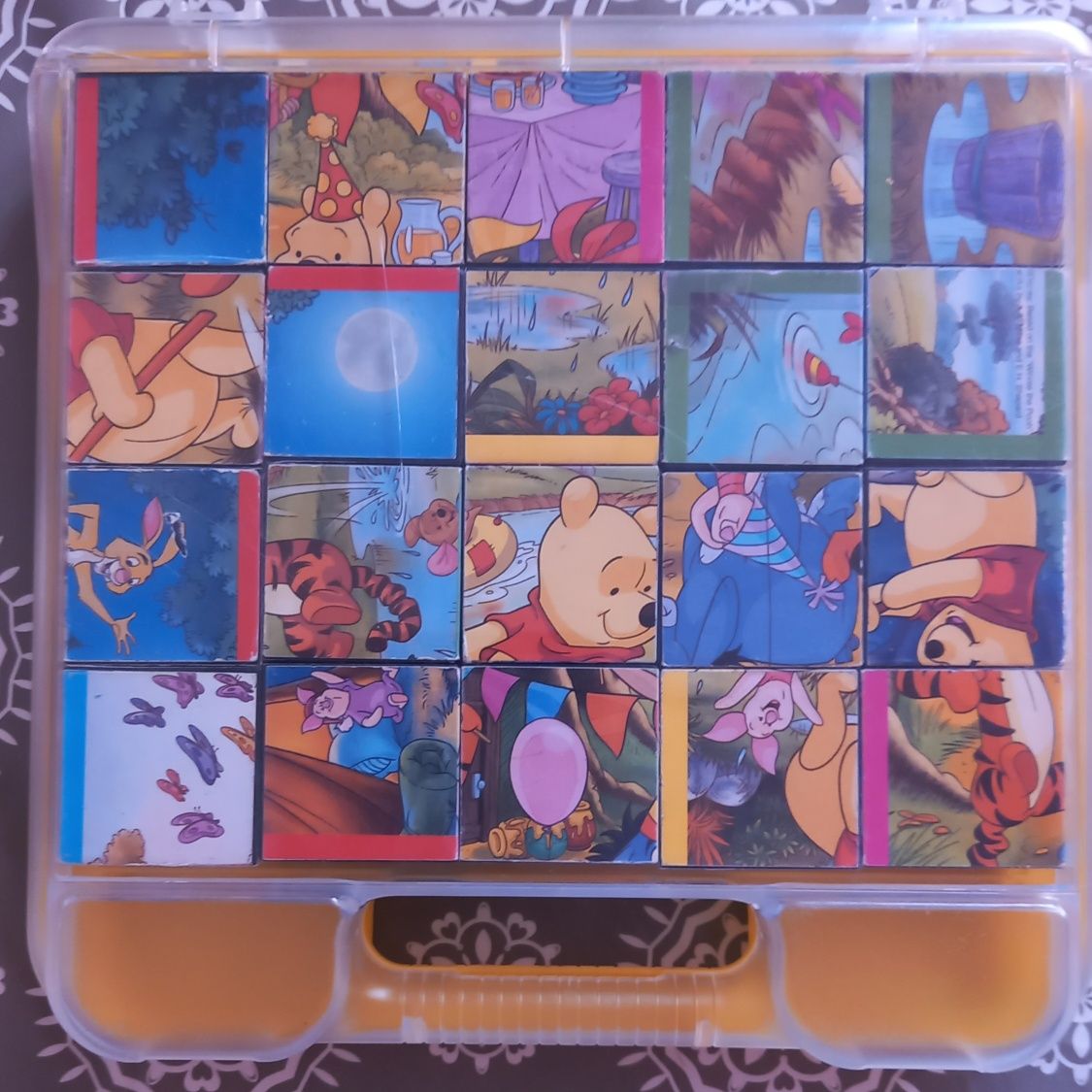Puzzle + klocki kwadratowe plastikowe Puchatek (6 ukladanek) 3+ i 4+ +