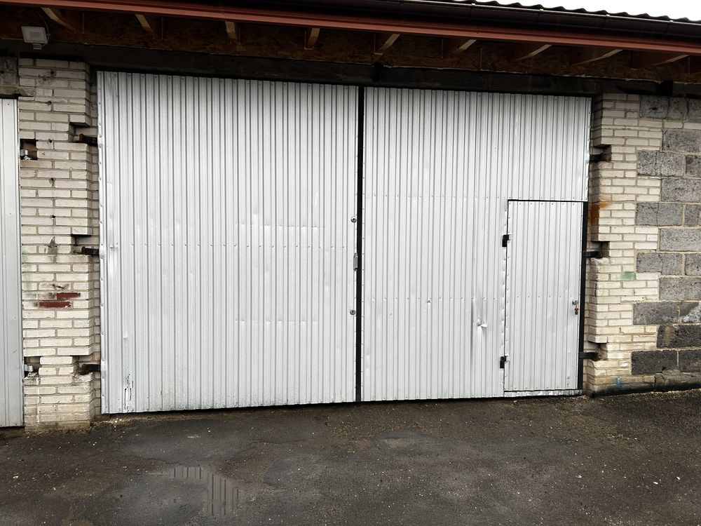 Drzwi metalowe garażowe