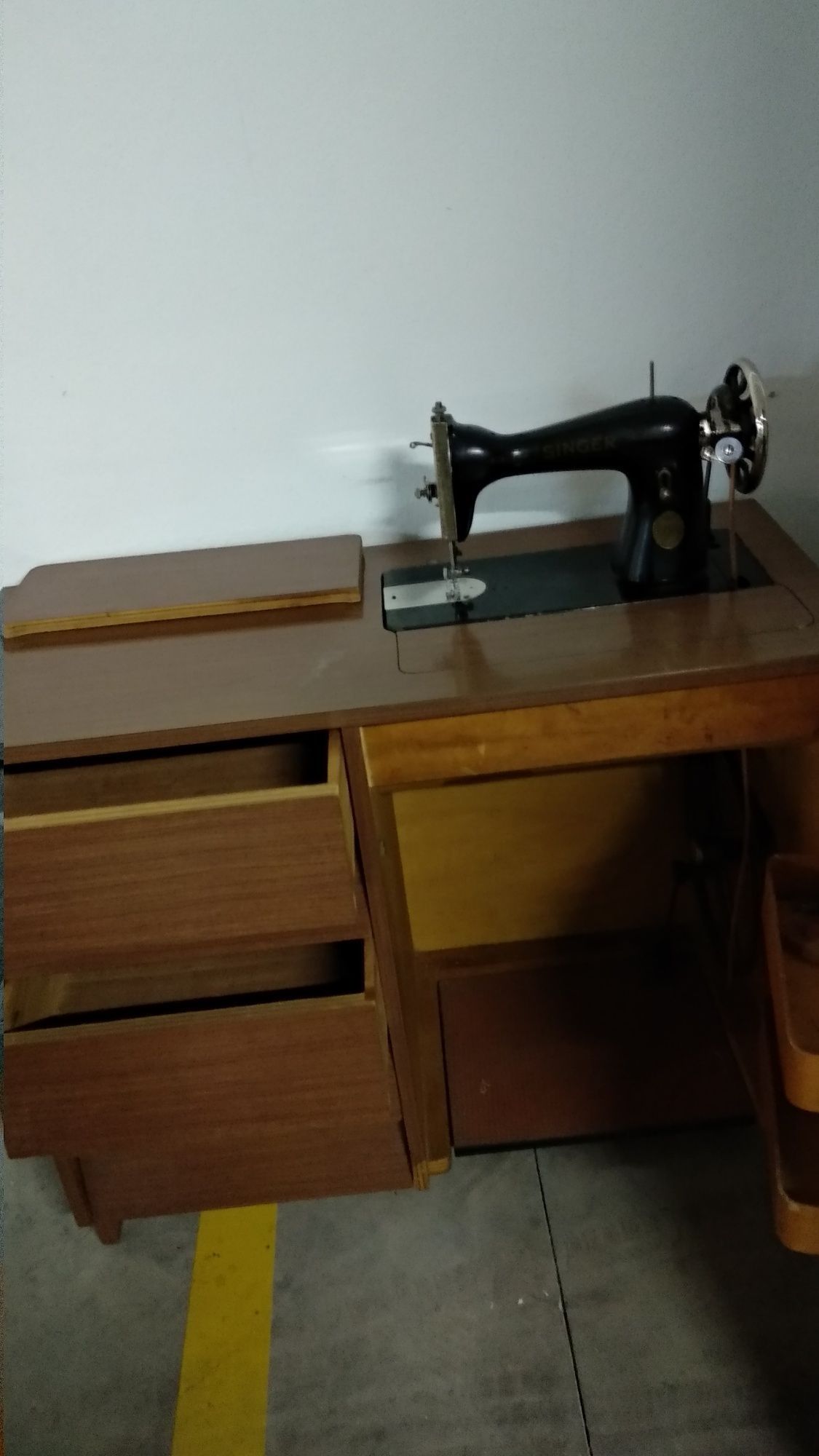 Máquina de costura Singer muito antiga