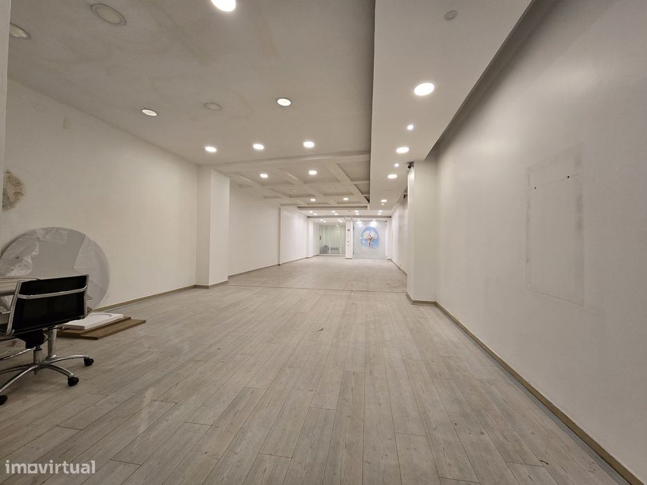 Loja ampla no Marquês serviços, formação, escolas, igrejas ou empresas