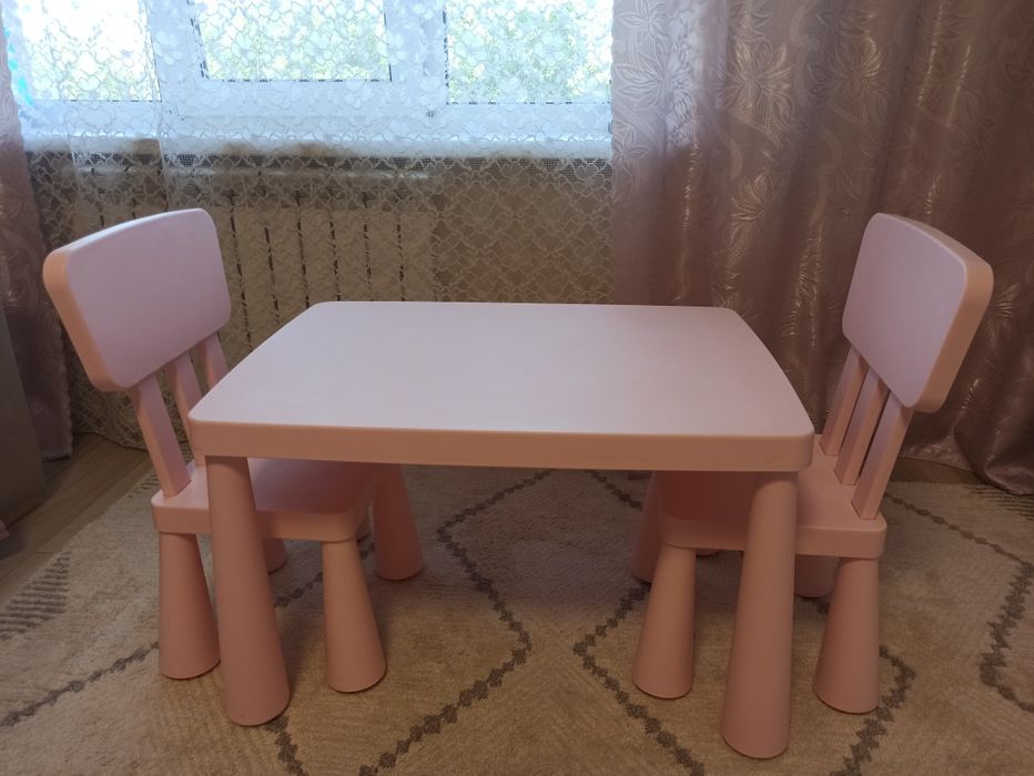 Дитячий стіл та 2 стільці Ikea Mammut