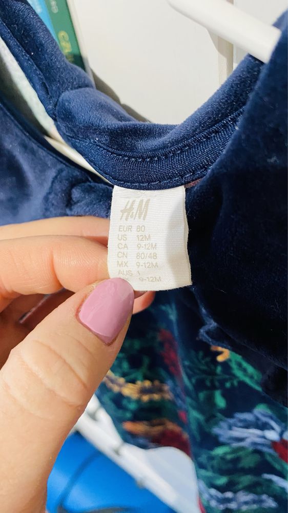 Welurowa sukienka r. 80 H&M