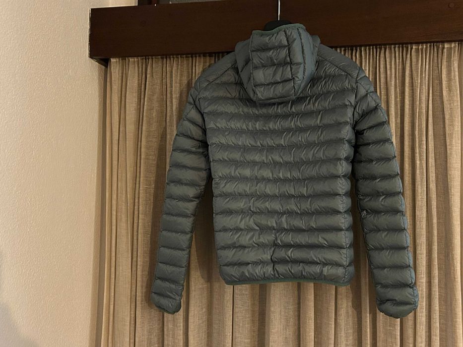 Casaco de penas marca JOTT -