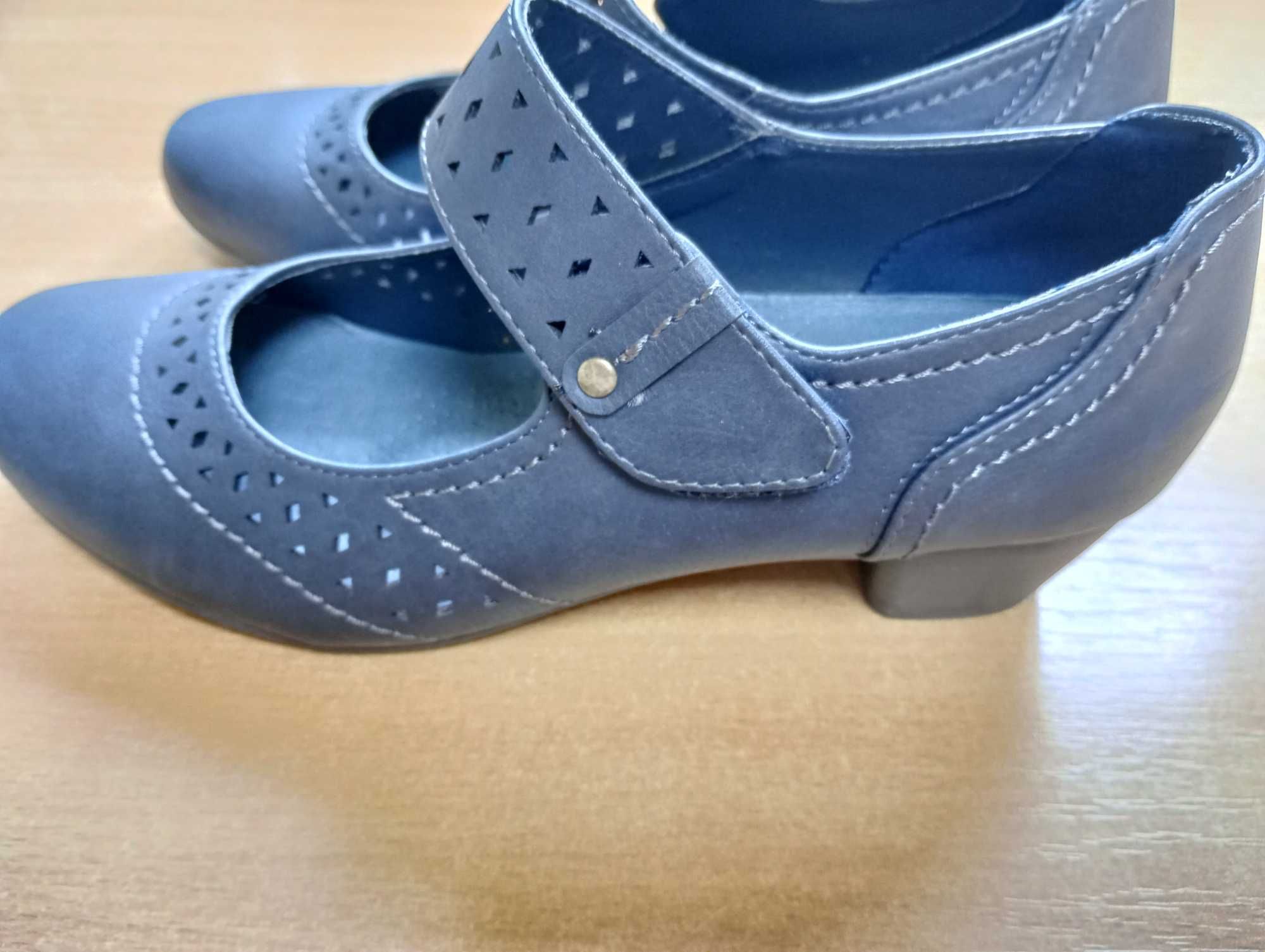 Buty skórzane damskie na obcasie rozmiar 39 NOWE