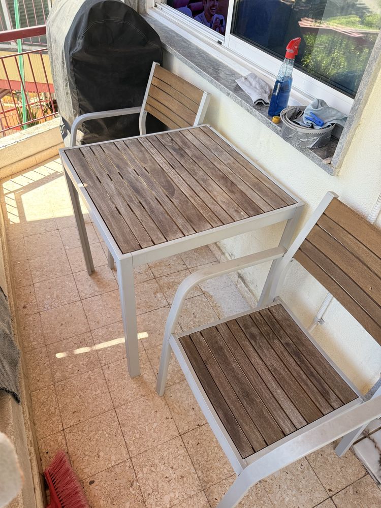 Conjunto mesa e duas cadeiras exterior