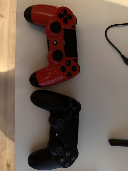 Sprzedaje konsole PS4 Slim 500 GB