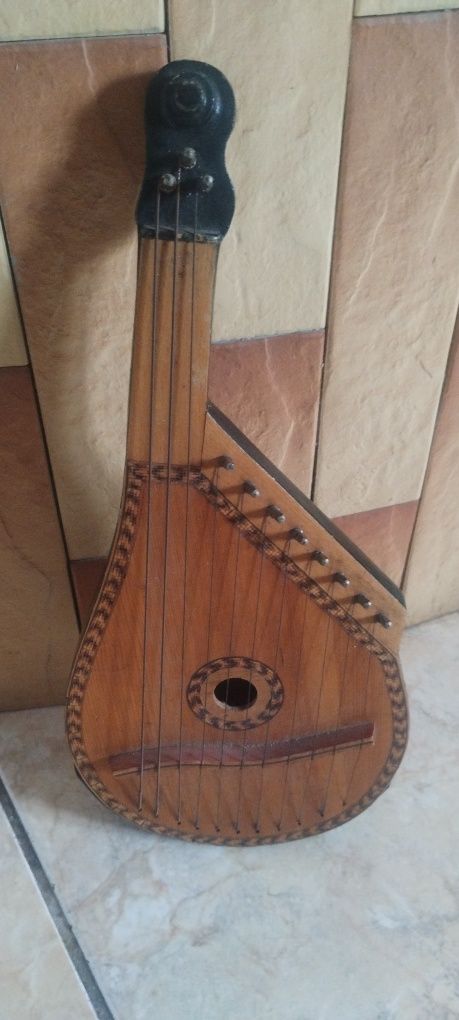 Bandura piękny urokliwy stary instrument muzyczny