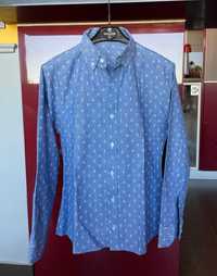 Camisa slim fit azul estampada com âncoras brancas - XS