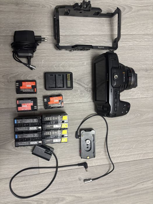 Duży zestaw kamera Blackmagic Pocket 4k, baterie klatka, adapter EF