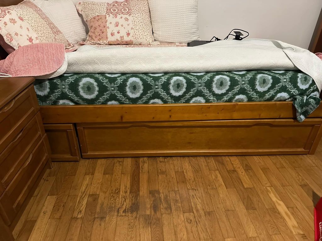 Cama solteiro bom estado