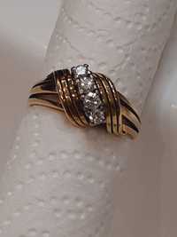 Złoty pierścionek z brylantami pr. 585. Nowy