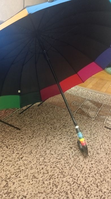 Яскрава парасолька