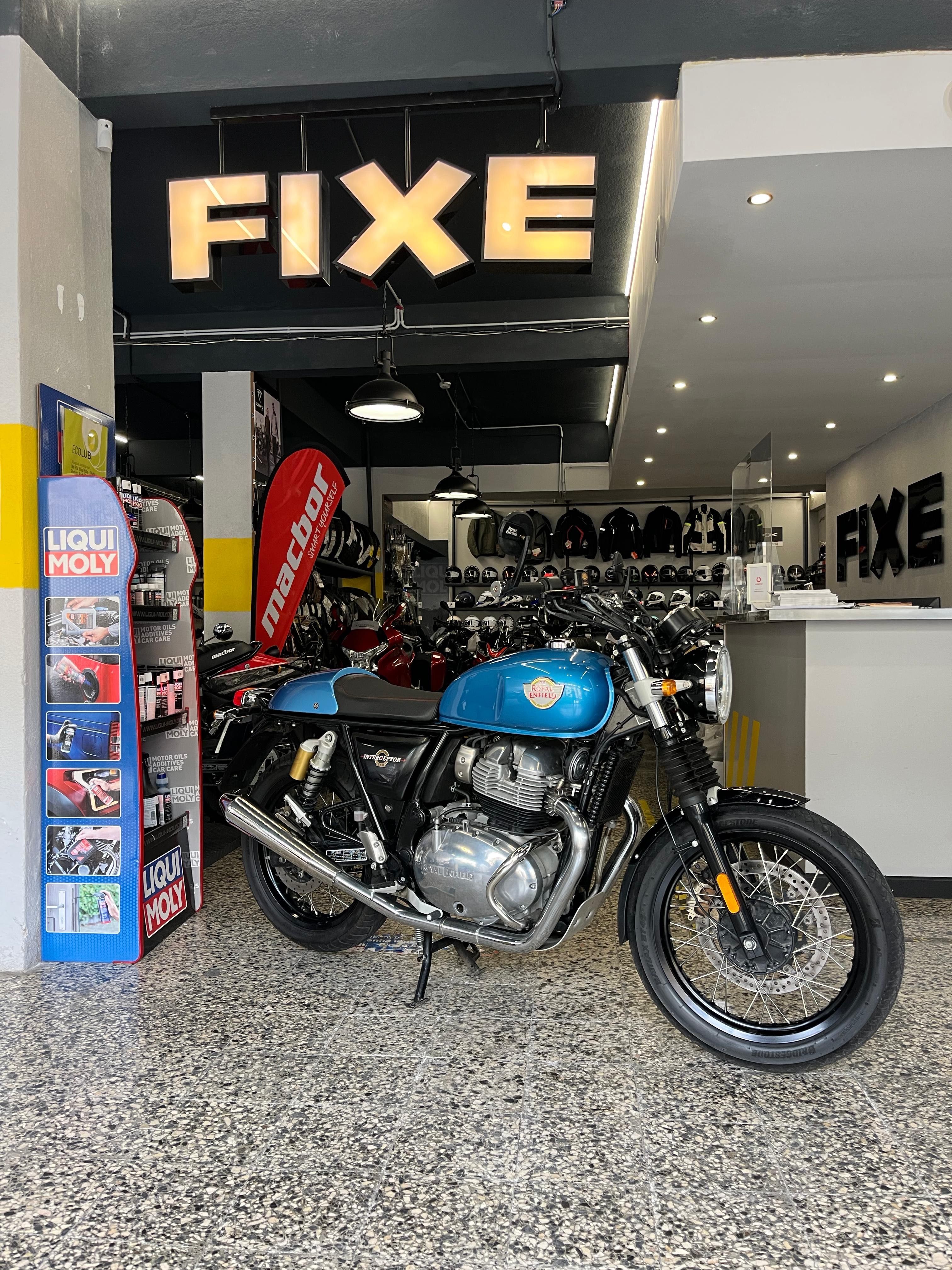 Royal Enfield Interceptor 650 de 2021 Impecável com Extras