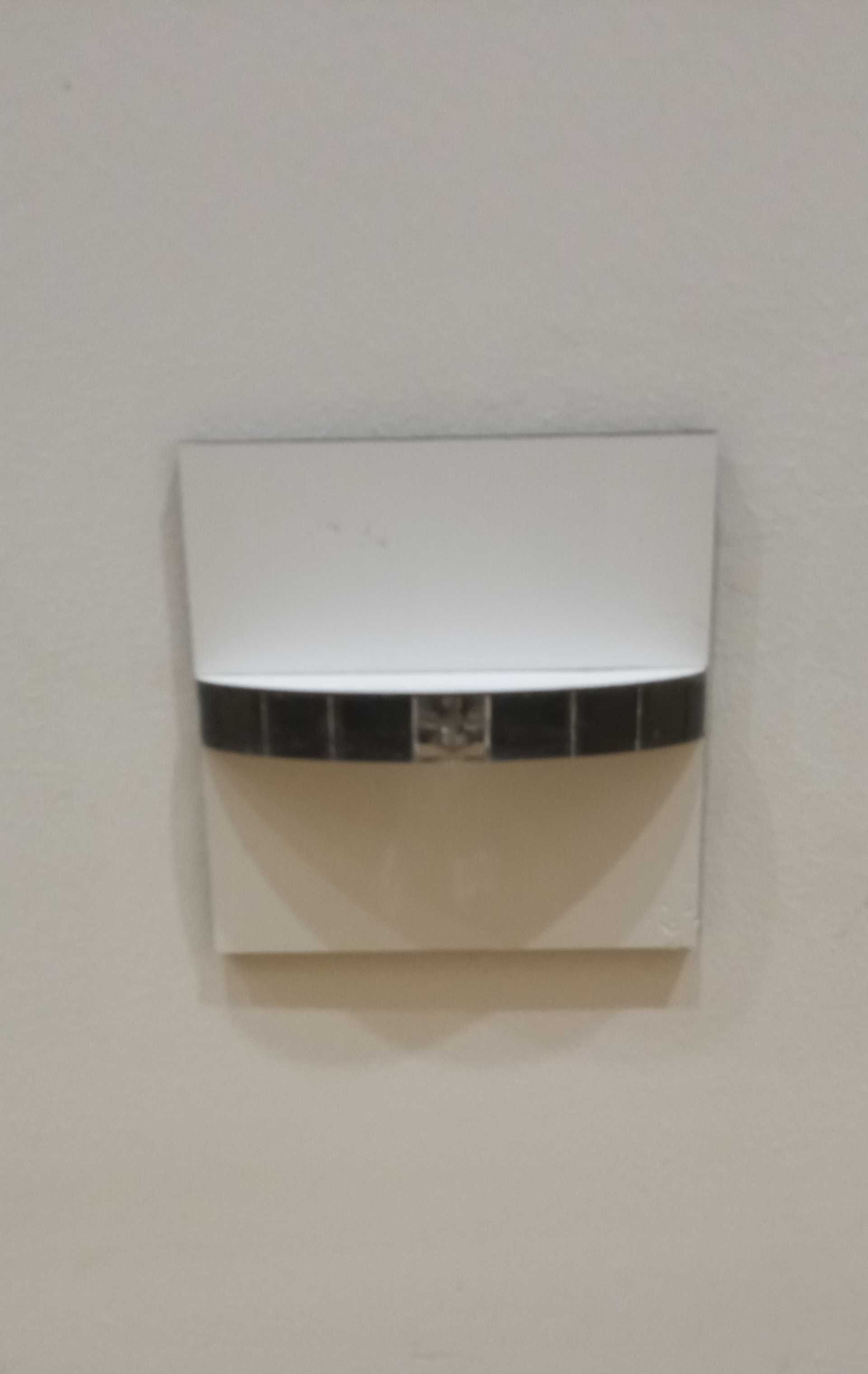Oświetlenie schodowe oprawa lampka schodowa LED 230V Q8 BIAŁA Skinder