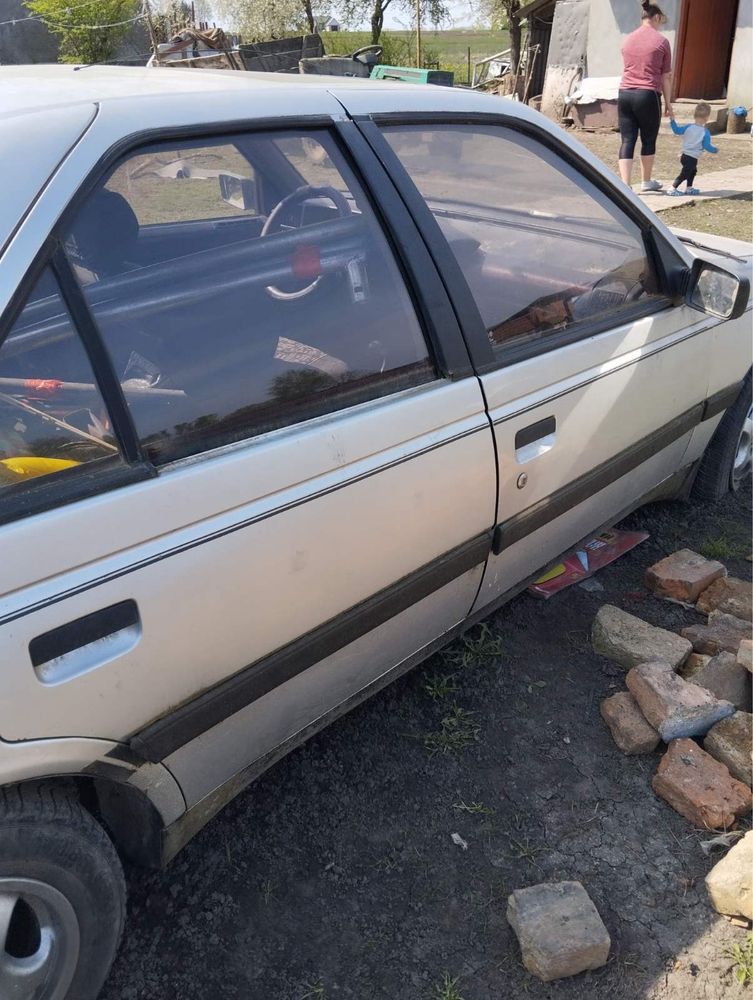 Peugeot 405 автомобіль