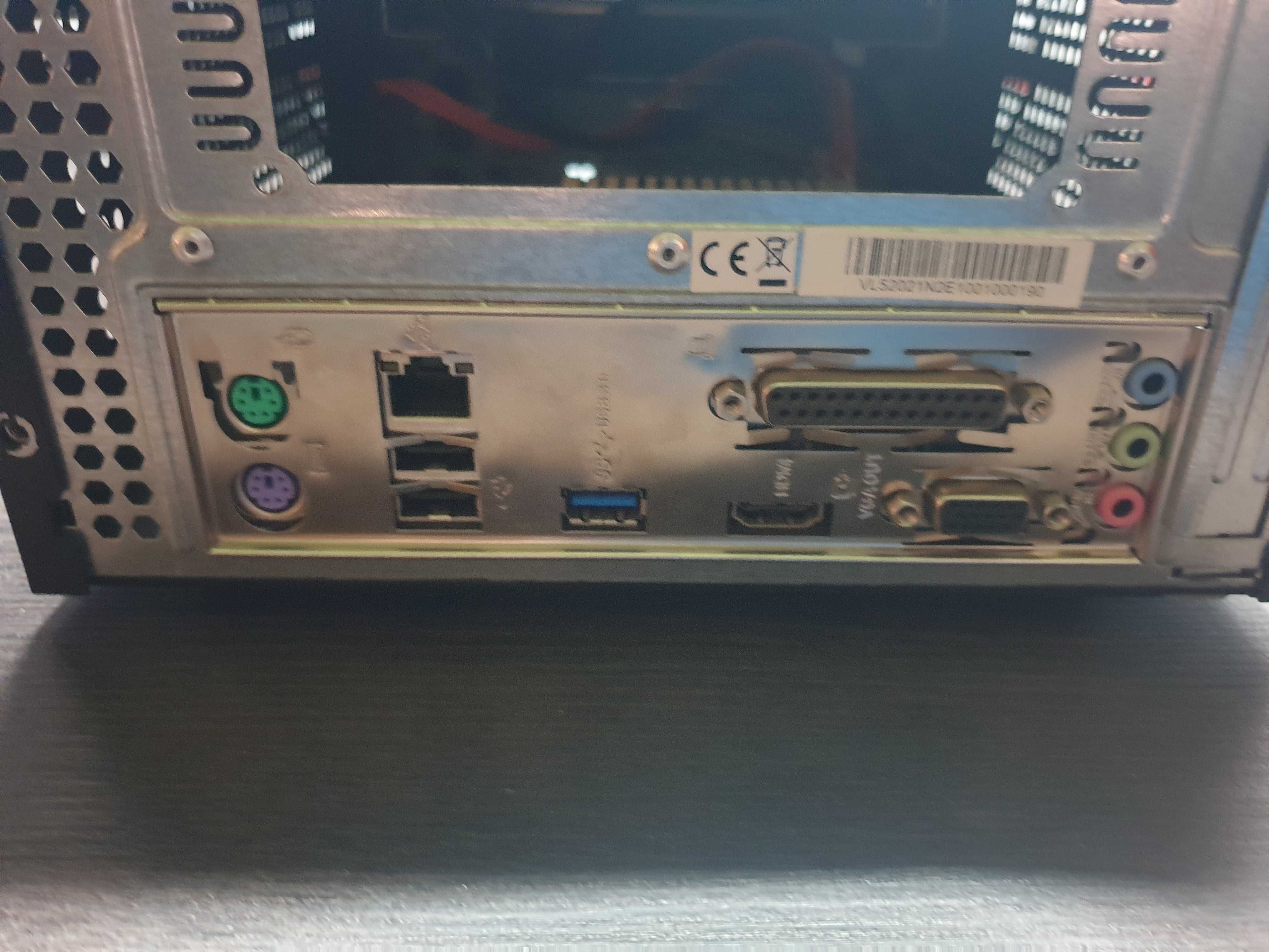 Thermaltake Element Q + Asus J1800IA + 4GB DDR3 (bez zasilacza)