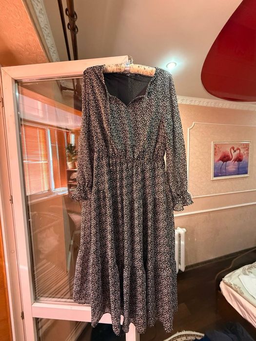 жіночі сукні в гарному стані M L