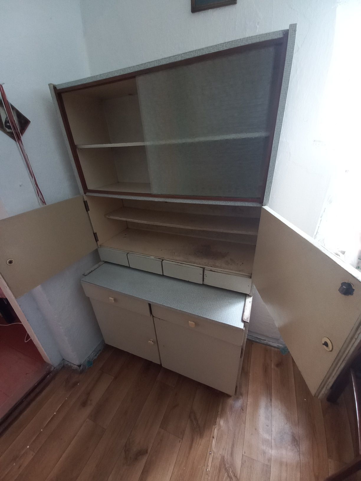Regały kuchenne z lat 70 do odnowienia