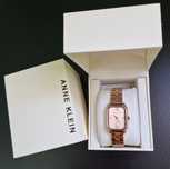 Оригінальний годинник Anne Klein.