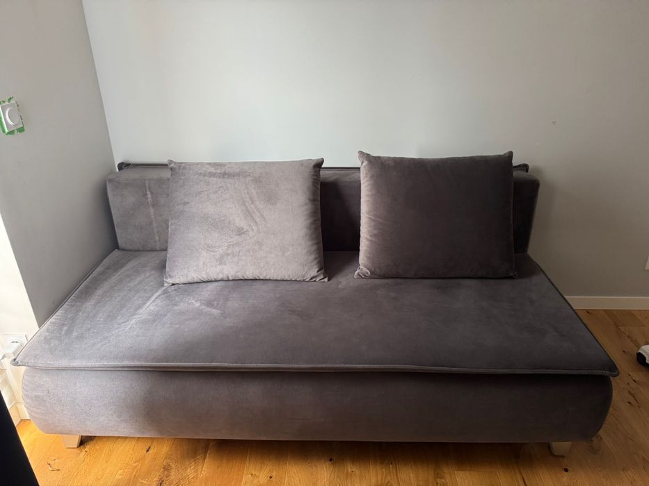 Rozkladana sofa z funkcją spania.