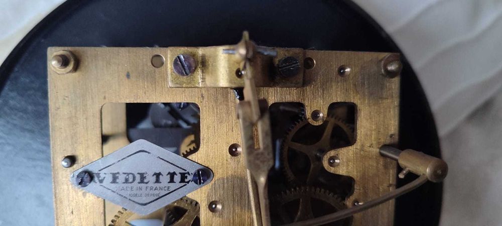 388 Zegar wiszący mechaniczny Vedette Brevete antyk