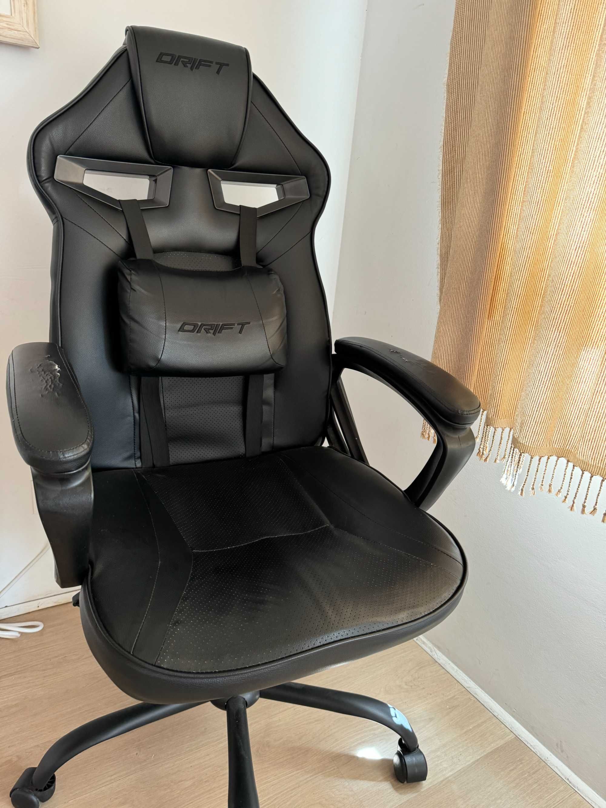 Mesa e cadeira de escritório