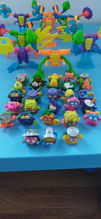 Sprzedam 28 Super Zings Seria Neon i 9 Robotów.