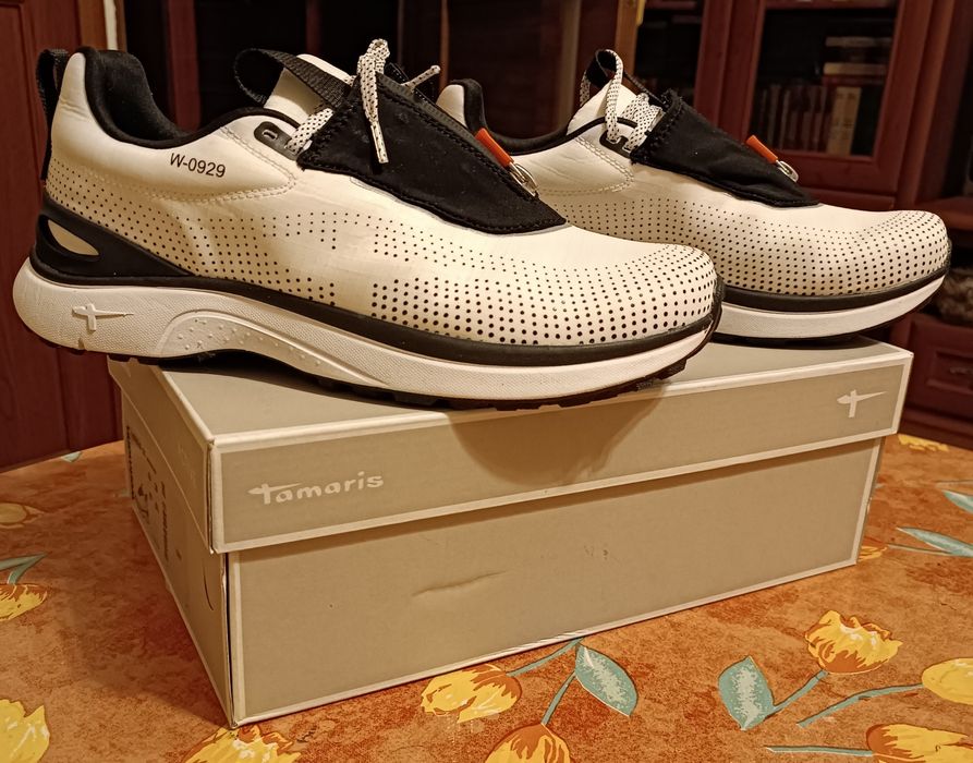 Кросівки Tamaris водонепроникні жіночі чорно білі р. 39