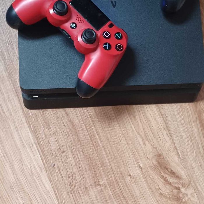 SPRZEDAM PS4 500 GB+ 2 pady