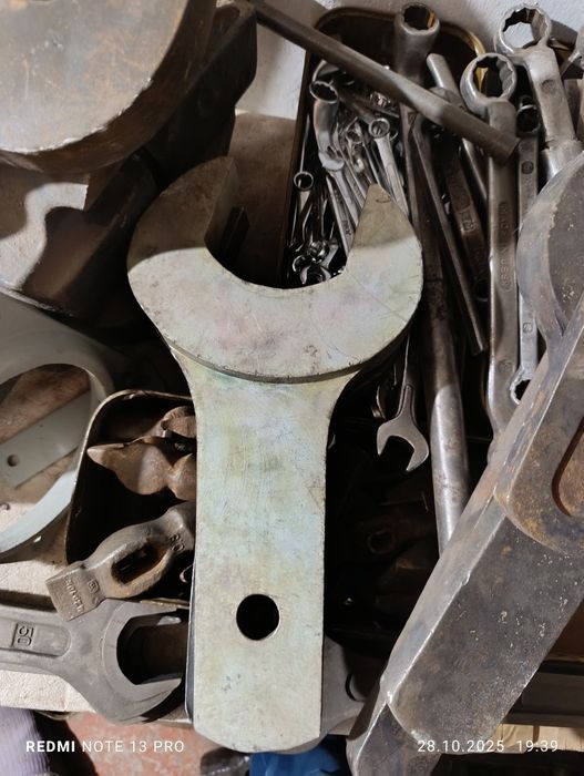 Ключ рожковий, гаечний, торцевий, ступичний, накиданий, балонний