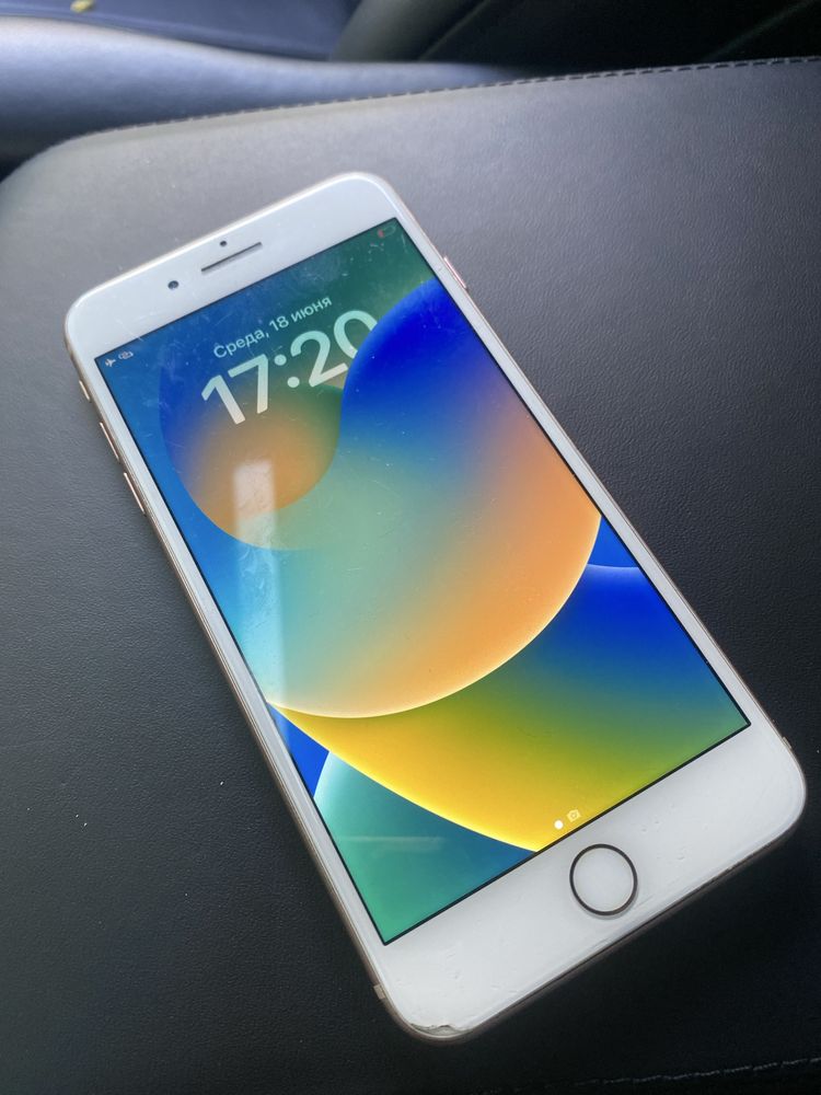 Айфон 8+ хорошее состояние 64gb